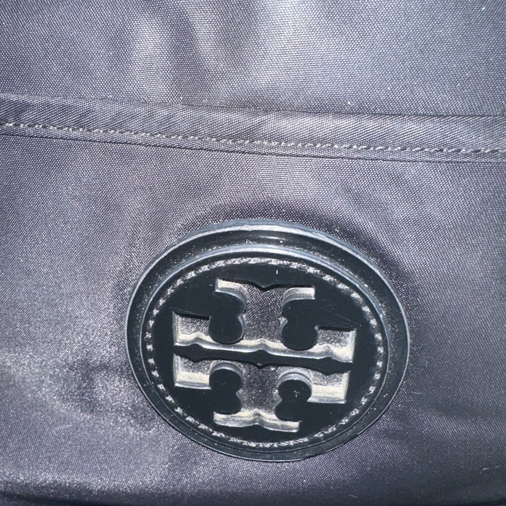 Tory Burch Perry Black Crossbody Bag with Patent Trim & Front Pocket - Picture 4 of 16